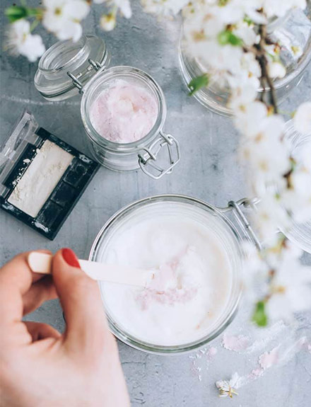 Cómo hacer tu propia crema hidratante con brillo o bronceadora